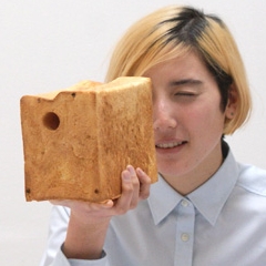 Ryohei Yoshiyuki peint le pain