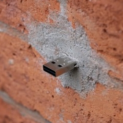 Dead Drops : USB dans la ville !