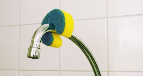 photo de l'éponge pour robinets et éviers